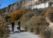 Cycling the Galera river valley, towards Baza. Photo: Alex Rodier/EntreTierras
