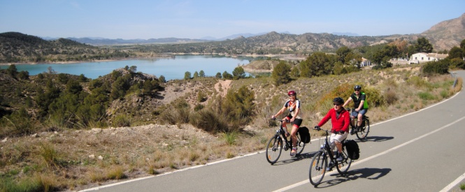 Cycling the Ricote valley and the Vía Verde del Noroeste.